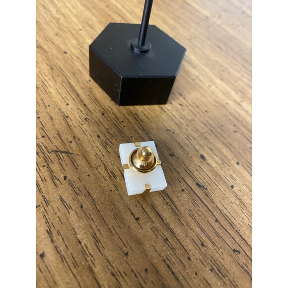 Avon Gift/Present pin - Picture 3 of 3